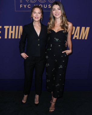 Amerikalı aktris Rene Zellweger (Renee Zellweger) ve yapımcı Carmella Casinelli, 18 Mayıs 2022 'de Hollywood, Los Angeles, Kaliforniya, ABD' deki NBCUniversal 'in 