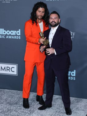 Dan + Shay 'den Dan Smyers ve Shay Mooney, 15 Mayıs 2022' de Las Vegas, Nevada, ABD 'de düzenlenen 2022 Billboard Müzik Ödülleri' nde En İyi Ülke İkili / Grup ödülüne poz verdiler..