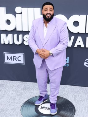 DJ Khaled (Khaled Mohammed Khaled), 15 Mayıs 2022 tarihinde Las Vegas, Nevada, ABD 'de düzenlenen MGM Grand Garden Arena' da düzenlenen 2022 Billboard Müzik Ödülleri 'ne ulaştı..