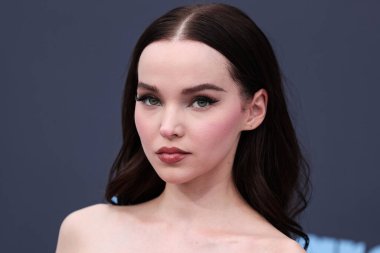 Ashlyn elbisesi giyen Amerikalı aktris Dove Cameron ve Giuseppe Zanotti topuklu ayakkabıları 15 Mayıs 2022 'de MGM Grand Garden Arena' da düzenlenen 2022 Billboard Müzik Ödülleri 'ne geldiler..