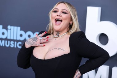 Amerikalı şarkıcı ve söz yazarı Elle King, 15 Mayıs 2022 'de MGM Grand Garden Arena' da düzenlenen 2022 Billboard Müzik Ödülleri 'ne geldi.. 