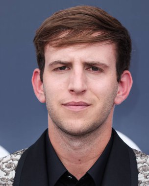 Illenium (Nicholas D. Miller), 15 Mayıs 2022 tarihinde ABD 'nin Nevada eyaletinin Las Vegas şehrinde düzenlenen MGM Grand Garden Arena' da düzenlenen 2022 Billboard Müzik Ödülleri 'ne katılmıştır.. 