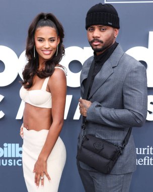 Kendra Bailey ve Bryson Tiller, 15 Mayıs 2022 'de MGM Grand Garden Arena' da düzenlenen 2022 Billboard Müzik Ödülleri 'ne geldiler..