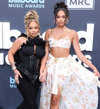 Latto (Alyssa Michelle Stephens) ve Brooklyn Nikole, 15 Mayıs 2022 'de MGM Grand Garden Arena' da düzenlenen 2022 Billboard Müzik Ödülleri 'ne geldiler..