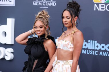 Latto (Alyssa Michelle Stephens) ve Brooklyn Nikole, 15 Mayıs 2022 'de MGM Grand Garden Arena' da düzenlenen 2022 Billboard Müzik Ödülleri 'ne geldiler..