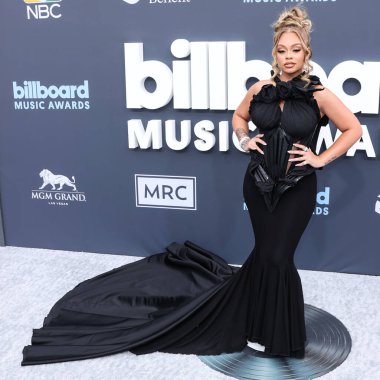 Latto (Alyssa Michelle Stephens), 15 Mayıs 2022 tarihinde Las Vegas, Nevada, ABD 'de düzenlenen MGM Grand Garden Arena' da düzenlenen 2022 Billboard Müzik Ödülleri 'ne ulaşır..