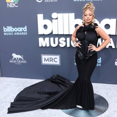 Latto (Alyssa Michelle Stephens), 15 Mayıs 2022 tarihinde Las Vegas, Nevada, ABD 'de düzenlenen MGM Grand Garden Arena' da düzenlenen 2022 Billboard Müzik Ödülleri 'ne ulaşır..