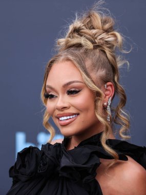 Latto (Alyssa Michelle Stephens), 15 Mayıs 2022 tarihinde Las Vegas, Nevada, ABD 'de düzenlenen MGM Grand Garden Arena' da düzenlenen 2022 Billboard Müzik Ödülleri 'ne ulaşır..