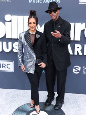 Lisa Padilla ve Jimmy Jam, 15 Mayıs 2022 'de MGM Grand Garden Arena' da düzenlenen 2022 Billboard Müzik Ödülleri 'ne geldiler.. 