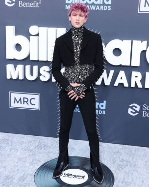 Makineli Tüfek Kelly (Colson Baker), 15 Mayıs 2022 tarihinde MGM Grand Garden Arena 'da düzenlenen 2022 Billboard Müzik Ödülleri' ne ulaştı.. 