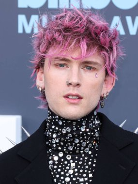Makineli Tüfek Kelly (Colson Baker), 15 Mayıs 2022 tarihinde MGM Grand Garden Arena 'da düzenlenen 2022 Billboard Müzik Ödülleri' ne ulaştı.. 