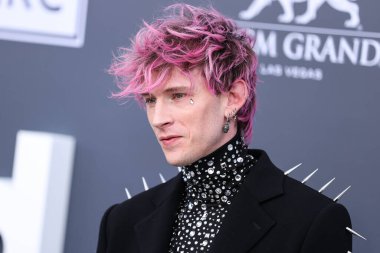 Makineli Tüfek Kelly (Colson Baker), 15 Mayıs 2022 tarihinde MGM Grand Garden Arena 'da düzenlenen 2022 Billboard Müzik Ödülleri' ne ulaştı.. 