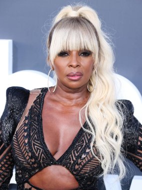 Julien Macdonald 'ı giyen Amerikalı şarkıcı / oyuncu Mary J. Blige, 15 Mayıs 2022' de ABD 'nin Las Vegas, Nevada kentindeki MGM Grand Garden Arena' da düzenlenen 2022 Billboard Müzik Ödüllerine ulaştı.. 