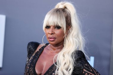 Julien Macdonald 'ı giyen Amerikalı şarkıcı / oyuncu Mary J. Blige, 15 Mayıs 2022' de ABD 'nin Las Vegas, Nevada kentindeki MGM Grand Garden Arena' da düzenlenen 2022 Billboard Müzik Ödüllerine ulaştı.. 
