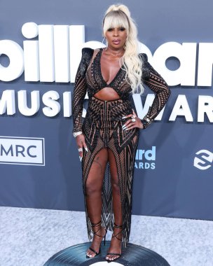 Julien Macdonald 'ı giyen Amerikalı şarkıcı / oyuncu Mary J. Blige, 15 Mayıs 2022' de ABD 'nin Las Vegas, Nevada kentindeki MGM Grand Garden Arena' da düzenlenen 2022 Billboard Müzik Ödüllerine ulaştı.. 