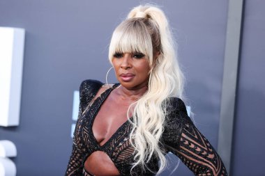 Julien Macdonald 'ı giyen Amerikalı şarkıcı / oyuncu Mary J. Blige, 15 Mayıs 2022' de ABD 'nin Las Vegas, Nevada kentindeki MGM Grand Garden Arena' da düzenlenen 2022 Billboard Müzik Ödüllerine ulaştı.. 