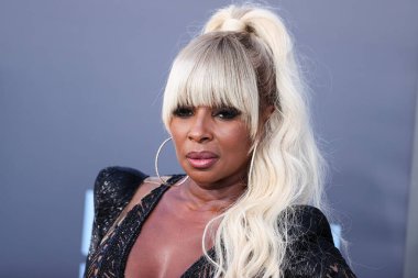 Julien Macdonald 'ı giyen Amerikalı şarkıcı / oyuncu Mary J. Blige, 15 Mayıs 2022' de ABD 'nin Las Vegas, Nevada kentindeki MGM Grand Garden Arena' da düzenlenen 2022 Billboard Müzik Ödüllerine ulaştı.. 