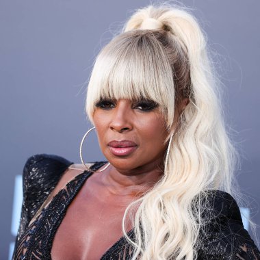 Julien Macdonald 'ı giyen Amerikalı şarkıcı / oyuncu Mary J. Blige, 15 Mayıs 2022' de ABD 'nin Las Vegas, Nevada kentindeki MGM Grand Garden Arena' da düzenlenen 2022 Billboard Müzik Ödüllerine ulaştı.