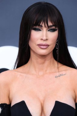 David Koma elbisesi giyen Amerikalı aktris Megan Fox, 15 Mayıs 2022 'de ABD' nin Las Vegas kentindeki MGM Grand Garden Arena 'da düzenlenen 2022 Billboard Müzik Ödülleri' ne geldi..