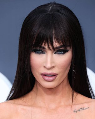 David Koma elbisesi giyen Amerikalı aktris Megan Fox, 15 Mayıs 2022 'de ABD' nin Las Vegas kentindeki MGM Grand Garden Arena 'da düzenlenen 2022 Billboard Müzik Ödülleri' ne geldi.
