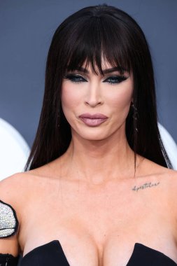 David Koma elbisesi giyen Amerikalı aktris Megan Fox, 15 Mayıs 2022 'de ABD' nin Las Vegas kentindeki MGM Grand Garden Arena 'da düzenlenen 2022 Billboard Müzik Ödülleri' ne geldi.