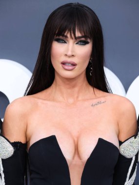 David Koma elbisesi giyen Amerikalı aktris Megan Fox, 15 Mayıs 2022 'de ABD' nin Las Vegas kentindeki MGM Grand Garden Arena 'da düzenlenen 2022 Billboard Müzik Ödülleri' ne geldi.