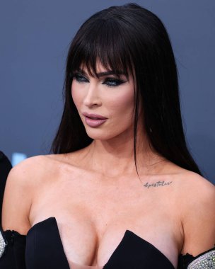 David Koma elbisesi giyen Amerikalı aktris Megan Fox, 15 Mayıs 2022 'de ABD' nin Las Vegas kentindeki MGM Grand Garden Arena 'da düzenlenen 2022 Billboard Müzik Ödülleri' ne geldi.