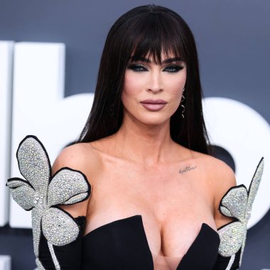David Koma elbisesi giyen Amerikalı aktris Megan Fox, 15 Mayıs 2022 'de ABD' nin Las Vegas kentindeki MGM Grand Garden Arena 'da düzenlenen 2022 Billboard Müzik Ödülleri' ne geldi.