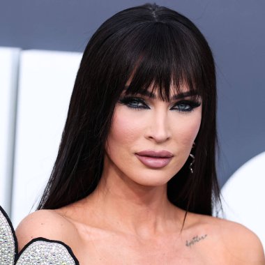 David Koma elbisesi giyen Amerikalı aktris Megan Fox, 15 Mayıs 2022 'de ABD' nin Las Vegas kentindeki MGM Grand Garden Arena 'da düzenlenen 2022 Billboard Müzik Ödülleri' ne geldi.