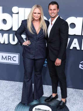 Amerikalı şarkıcı ve söz yazarı Miranda Lambert ve kocası Brendan McLoughlin, 15 Mayıs 2022 'de MGM Grand Garden Arena' da düzenlenen 2022 Billboard Müzik Ödülleri 'ne geldiler..
