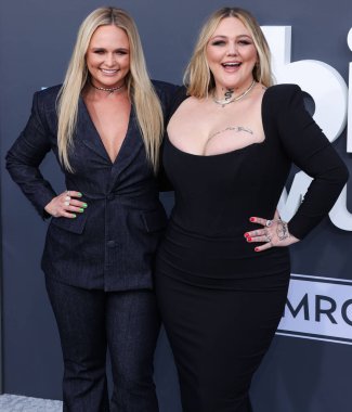 Miranda Lambert ve Elle King, 15 Mayıs 2022 'de MGM Grand Garden Arena' da düzenlenen 2022 Billboard Müzik Ödülleri 'ne geldiler.. 