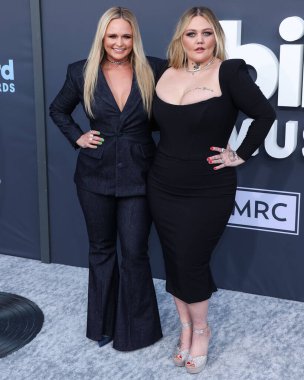 Miranda Lambert and Elle King arrive at the 2022 Billboard Music Awards held at the MGM Grand Garden Arena on May 15, 2022 in Las Vegas, Nevada, United States. 