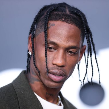 Amerikalı rapçi Travis Scott (Travi $Scott, Jacques Berman Webster II), 15 Mayıs 2022 'de MGM Grand Garden Arena' da düzenlenen 2022 Billboard Müzik Ödülleri 'ne ulaştı..