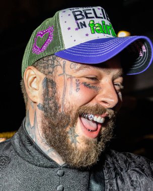 Amerikalı rapçi Post Malone (Austin Richard Post), 15 Mayıs 2022 'de Saks' taki L 'Avenue' de düzenlenen 'Saturday Night Live' After Party 'ye geldi.. 