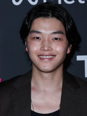 Amerikalı buz dansçısı Alex Shibutani, 12 Mayıs 2022 'de Beverly Hills, Los Angeles, Kaliforniya, ABD' deki Hearst Estate 'te düzenlenen Rolling Stone ve Meta Açılış Töreni Yaratıcıları Sayısı' na ulaştı.. 
