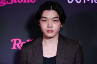 Amerikalı buz dansçısı Alex Shibutani, 12 Mayıs 2022 'de Beverly Hills, Los Angeles, Kaliforniya, ABD' deki Hearst Estate 'te düzenlenen Rolling Stone ve Meta Açılış Töreni Yaratıcıları Sayısı' na ulaştı.. 