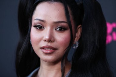 Filipinli-Amerikalı şarkıcı Bella Poarch, 12 Mayıs 2022 'de Beverly Hills, Los Angeles, Kaliforniya, ABD' deki Hearst Estate 'te düzenlenen Rolling Stone ve Meta Açılış Yaratıcıları Sayısı' na geldi.. 