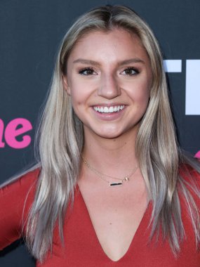 Kayla Bundy, 12 Mayıs 2022 'de Beverly Hills, Los Angeles, Kaliforniya, ABD' deki Hearst Estate 'te düzenlenen Rolling Stone ve Meta Açılış Yaratıcıları Sayısı Kutlaması' na geliyor.. 