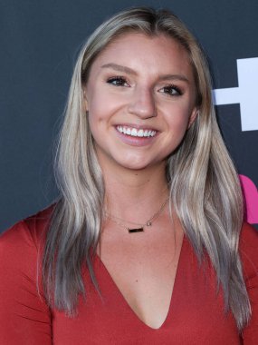 Kayla Bundy, 12 Mayıs 2022 'de Beverly Hills, Los Angeles, Kaliforniya, ABD' deki Hearst Estate 'te düzenlenen Rolling Stone ve Meta Açılış Yaratıcıları Sayısı Kutlaması' na geliyor.. 