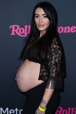 Rania Nasreen White, 12 Mayıs 2022 'de Beverly Hills, Los Angeles, Kaliforniya, ABD' deki Hearst Estate 'te düzenlenen Rolling Stone ve Meta Açılış Töreni Yaratıcıları Sayısı' na ulaşır.. 