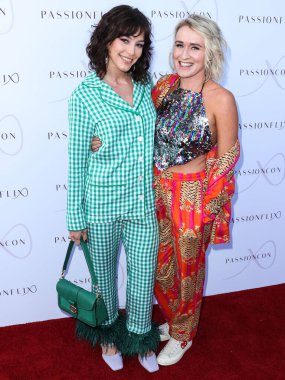 Arjantinli aktris Mela Green ve aktris Ashley Dulaney, 6 Mayıs 2022 'de Marina del Rey, Los Angeles, Kaliforniya' da düzenlenen Passionflix 'in' Driven 'Sezon 3.