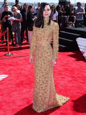 Amerikalı aktris Jennifer Connelly, Paramount Pictures 'ın Top Gun: Maverick filminin dünya prömiyerine 4 Mayıs 2022' de ABD 'nin Kaliforniya eyaletinin San Diego kentindeki USS Midway Müzesi' nde geldi.. 