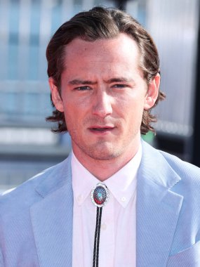 Amerikalı aktör Lewis Pullman, Paramount Pictures 'ın Top Gun: Maverick filminin dünya prömiyerine 4 Mayıs 2022' de ABD 'nin Kaliforniya eyaletinin San Diego kentindeki USS Midway Müzesi' nde geldi.. 