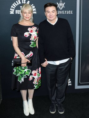 Kelly Tisdale ve Kanadalı aktör Mike Myers, 4 Mayıs 2022 'de Hollywood, Los Angeles, Kaliforniya, ABD' deki İrtibat Restoranı + Lounge 'da düzenlenen Netflix' in 'Pentaverate' adlı partisine geldiler.. 