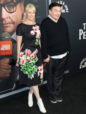 Kelly Tisdale ve Kanadalı aktör Mike Myers, 4 Mayıs 2022 'de Hollywood, Los Angeles, Kaliforniya, ABD' deki İrtibat Restoranı + Lounge 'da düzenlenen Netflix' in 'Pentaverate' adlı partisine geldiler.. 