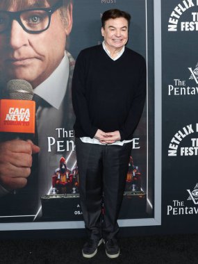 Kanadalı aktör Mike Myers, 4 Mayıs 2022 'de Hollywood, Los Angeles, Kaliforniya, ABD' deki Liaison Restaurant + Lounge 'da düzenlenen Netflix' in 'The Pentaverate' adlı partisine geldi.. 