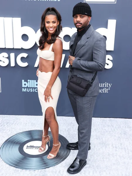 Kendra Bailey ve Bryson Tiller, 15 Mayıs 2022 'de MGM Grand Garden Arena' da düzenlenen 2022 Billboard Müzik Ödülleri 'ne geldiler..