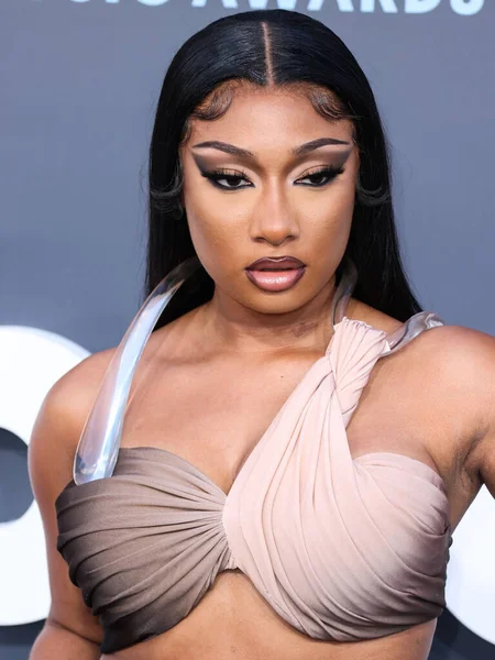 Megan Thee Stallion (Megan Jovon Ruth Pete), 15 Mayıs 2022 tarihinde Las Vegas, Nevada, ABD 'de düzenlenen MGM Grand Garden Arena' da düzenlenen 2022 Billboard Müzik Ödülleri 'ne geldi.. 