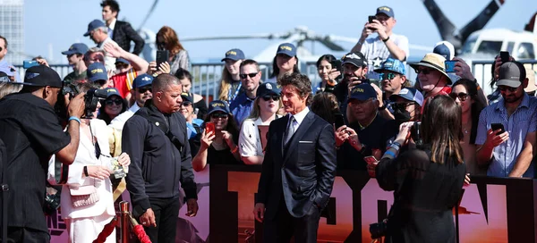 美国演员汤姆 克鲁斯出席了2022年5月4日在美国加利福尼亚州圣地亚哥市美国海军中途岛博物馆举行的世界首映式 — 图库照片
