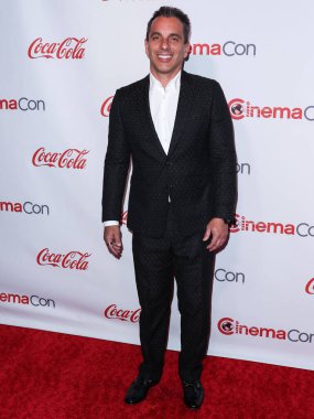 Amerikalı stand-up komedyeni ve aktör Sebastian Maniscalco, 28 Nisan 2022 'de CinemaCon sırasında Caesars Palace' daki Omnia Gece Kulübü 'nde düzenlenen CinemaCon Büyük Ekran Başarı Ödüllerine ulaştı. 